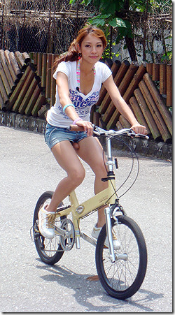 naine rattasadulas