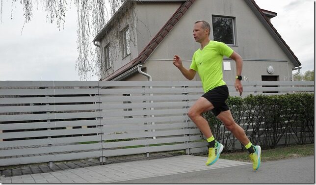 Hoka One One Evo Carbon Rocket testjooksul